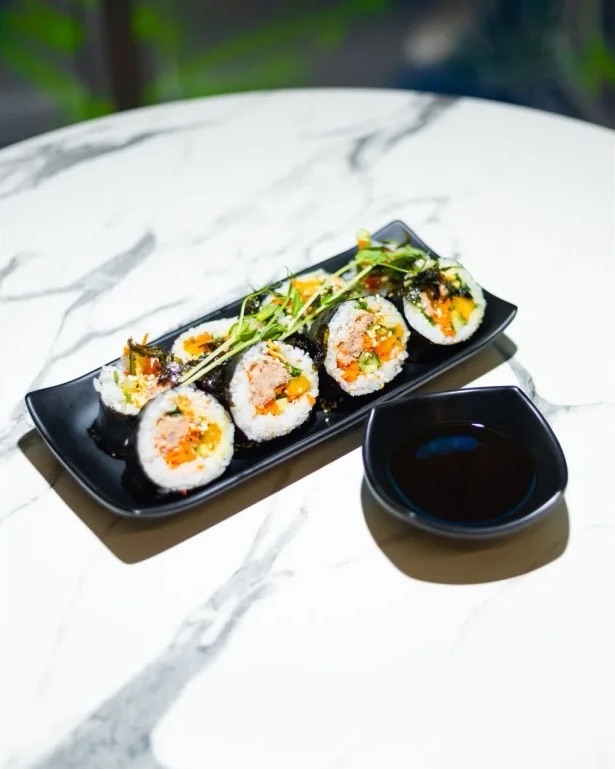 Кімпаб з консервованим тунцем : 통조림 참치 김밥