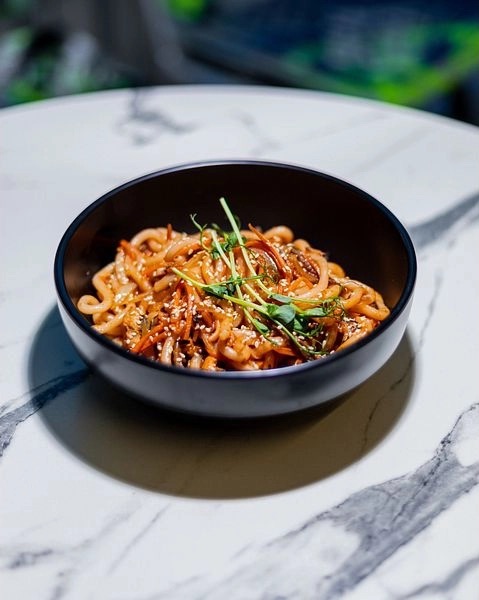 Покким Куксу із мідіями : 볶음국수 홍합