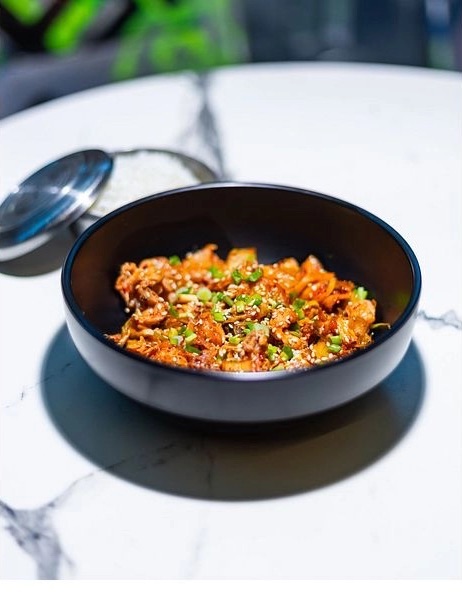 Твейджикогі Кімчі Покким : 돼지고기 김치볶음