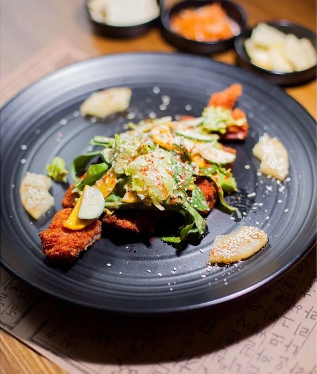 Тонкаси Селот (돈까스 샐러드)