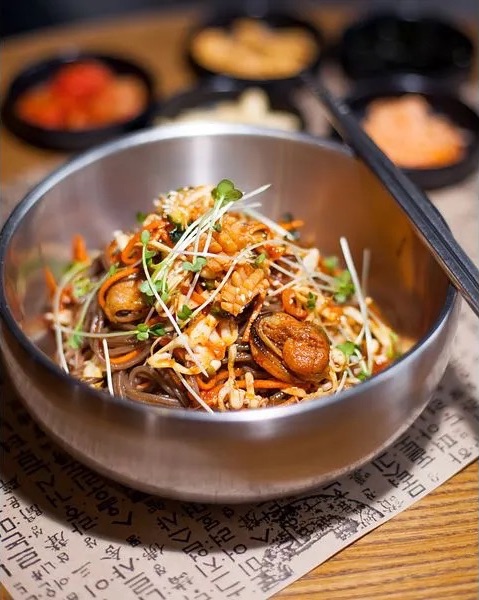 Хемуль Чольмьон (해물 젤면)