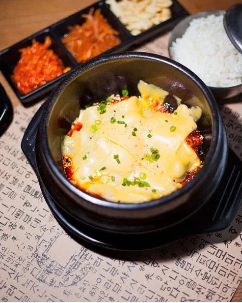 Чіз Дакгальбі (치즈닭갈비)